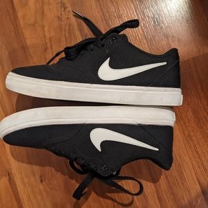 Women's Nike SB canvas black
